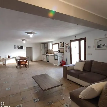 Apartment Casa Relax In Periferia Con Ingresso E Parcheggio Privato. Zimmardo