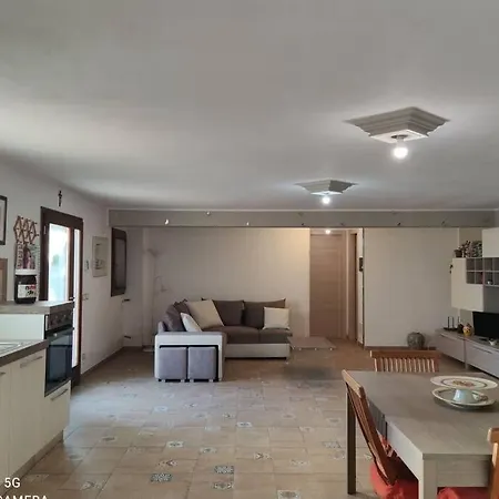 Casa Relax In Periferia Con Ingresso E Parcheggio Privato. Zimmardo