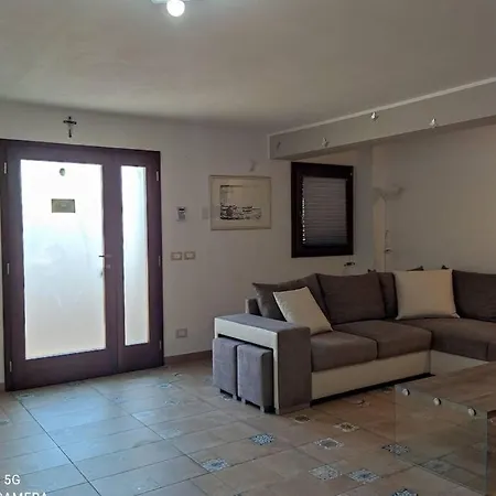Lägenhet Casa Relax In Periferia Con Ingresso E Parcheggio Privato. *